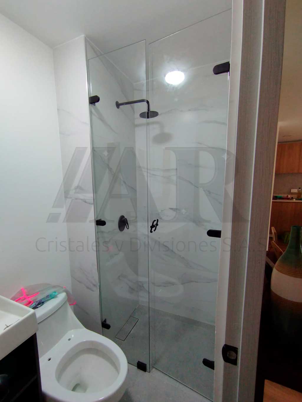 Divisiones de baño en vidrio templado 06