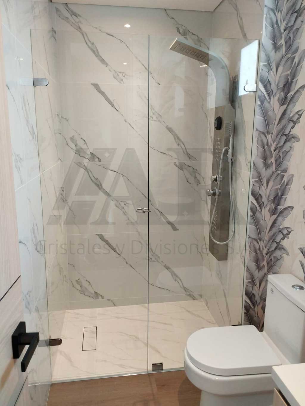 Divisiones de baño en vidrio templado 08