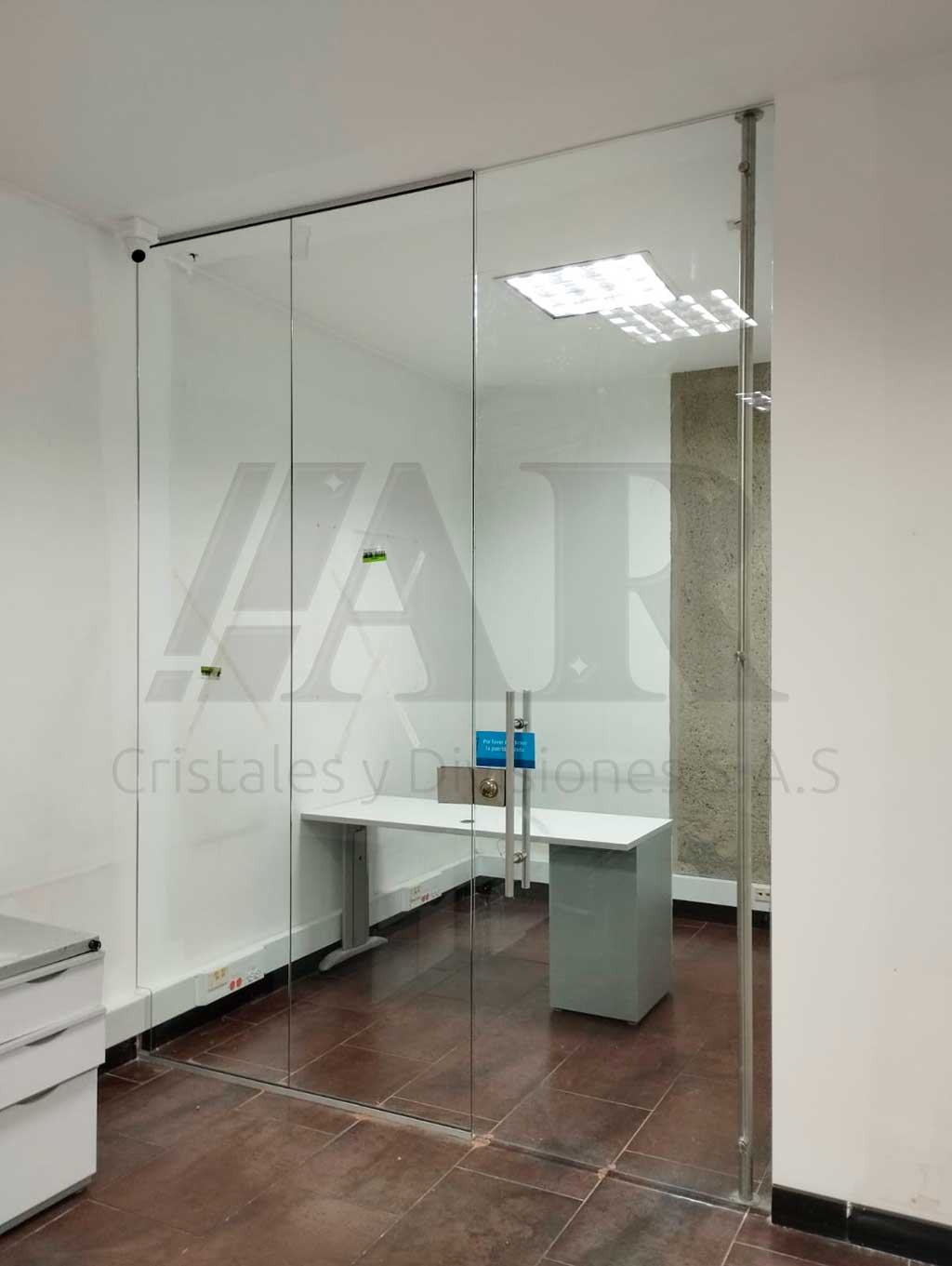 Divisiones de oficinas en vidrio templado 02