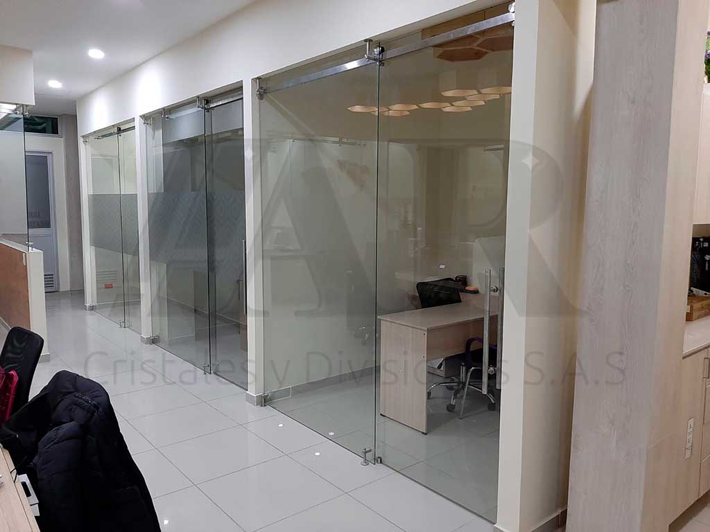 Divisiones de oficinas en vidrio templado 21