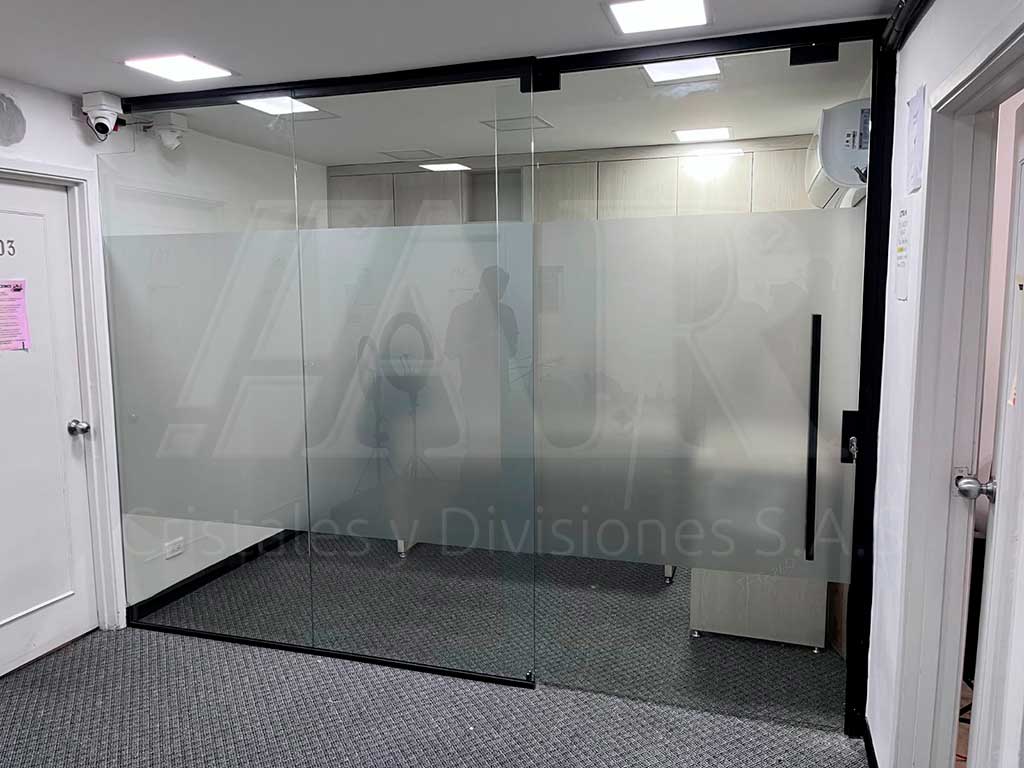 Divisiones de oficinas en vidrio templado 26
