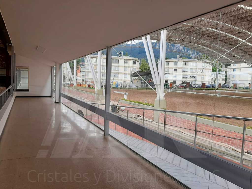 Fachadas en vidrio templado 07