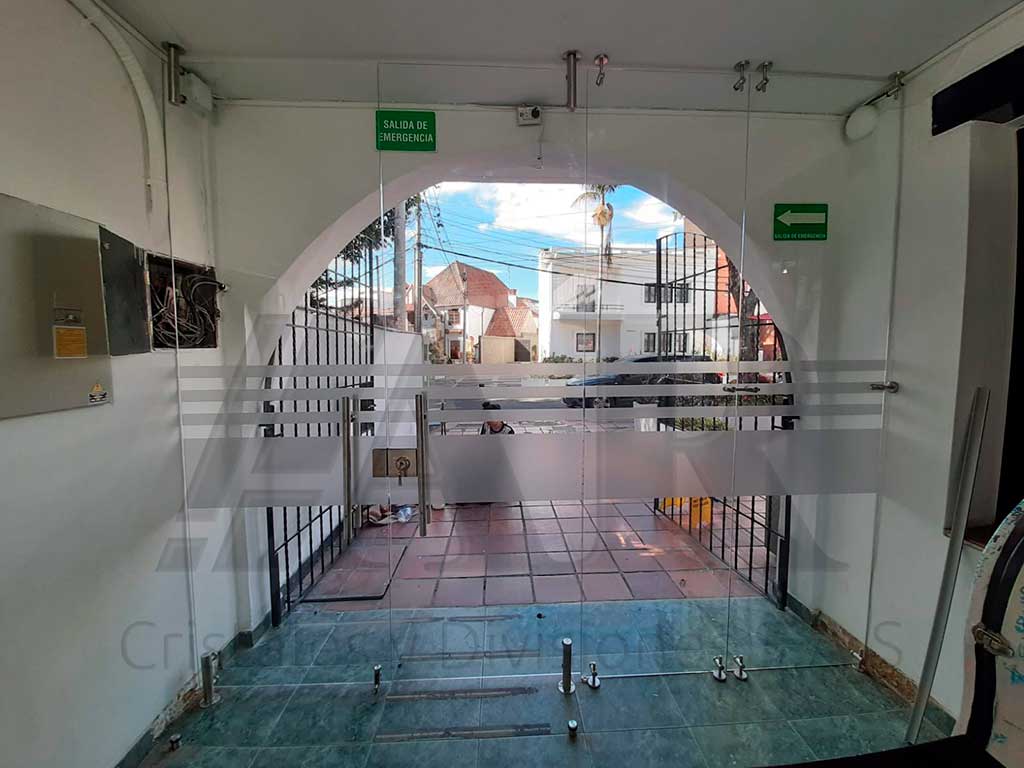Fachadas en vidrio templado 22