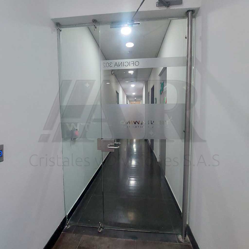 Puertas en vidrio templado 05