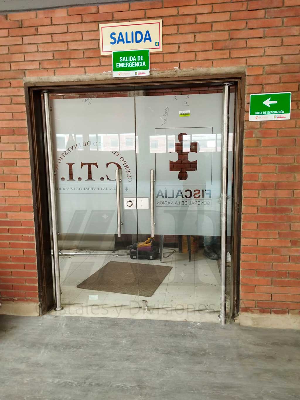Puertas en vidrio templado 10