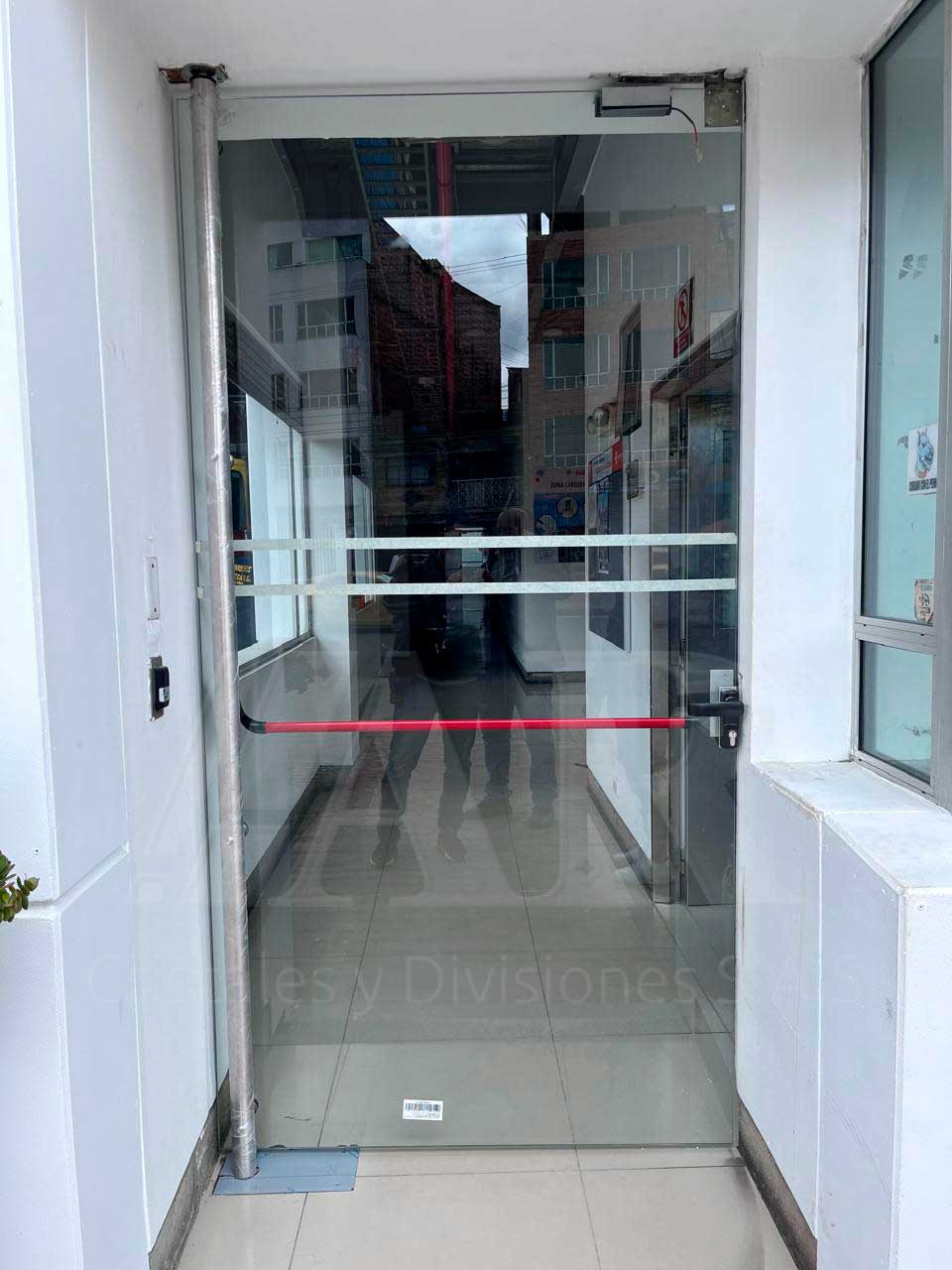 Puertas en vidrio templado 24