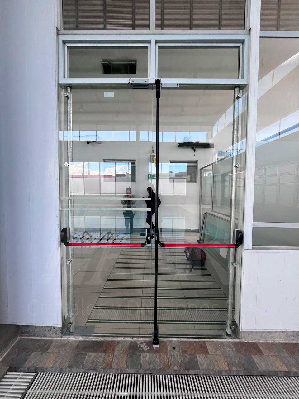 Puertas en vidrio templado 26